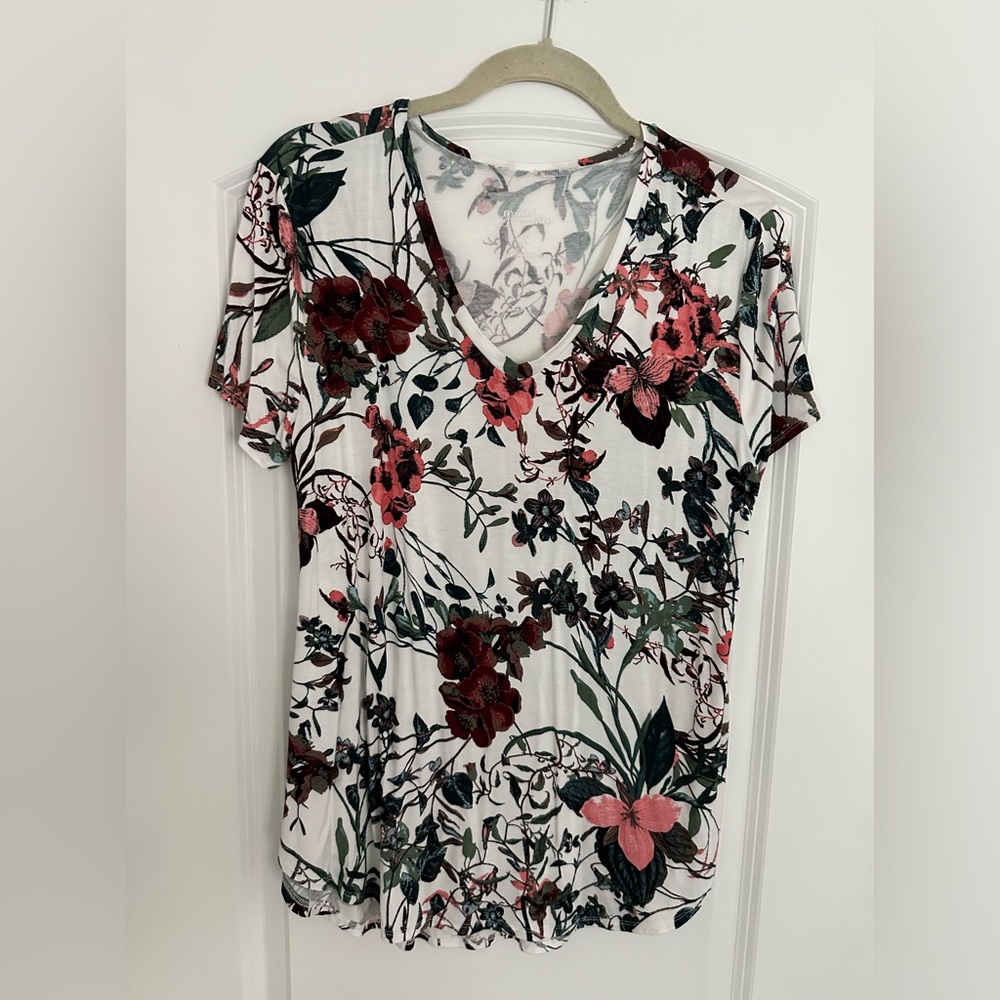 Grace & Lace perfect tee, size small.